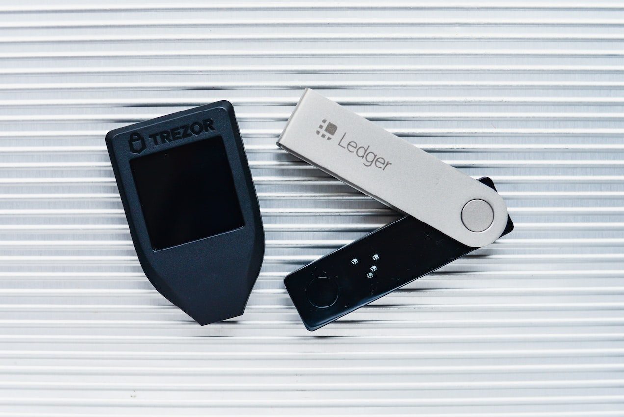 Best Hardware Crypto Wallets Full Review & Comparison 2024