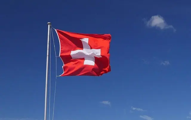 swiss flag in the wind for switzerland bitcoin casinos